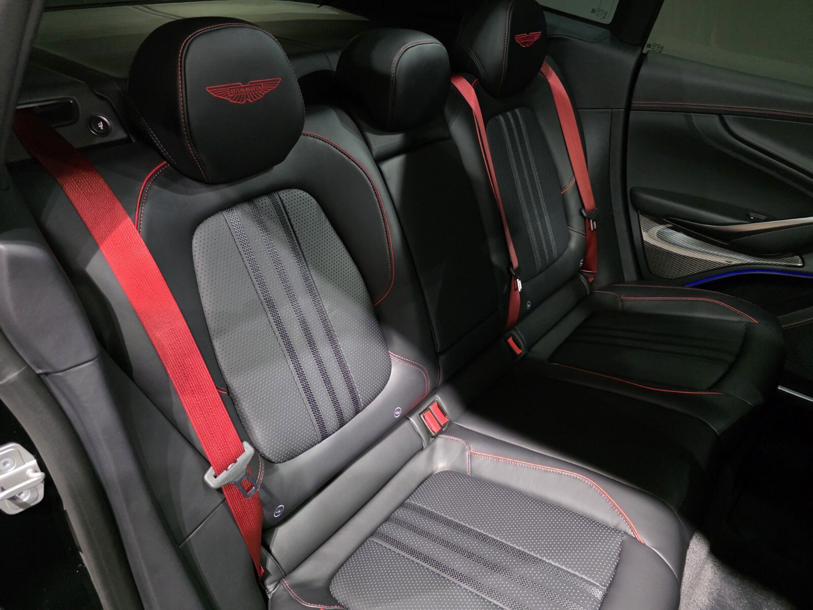 Used 2025 Aston Martin DBX 707 image 21