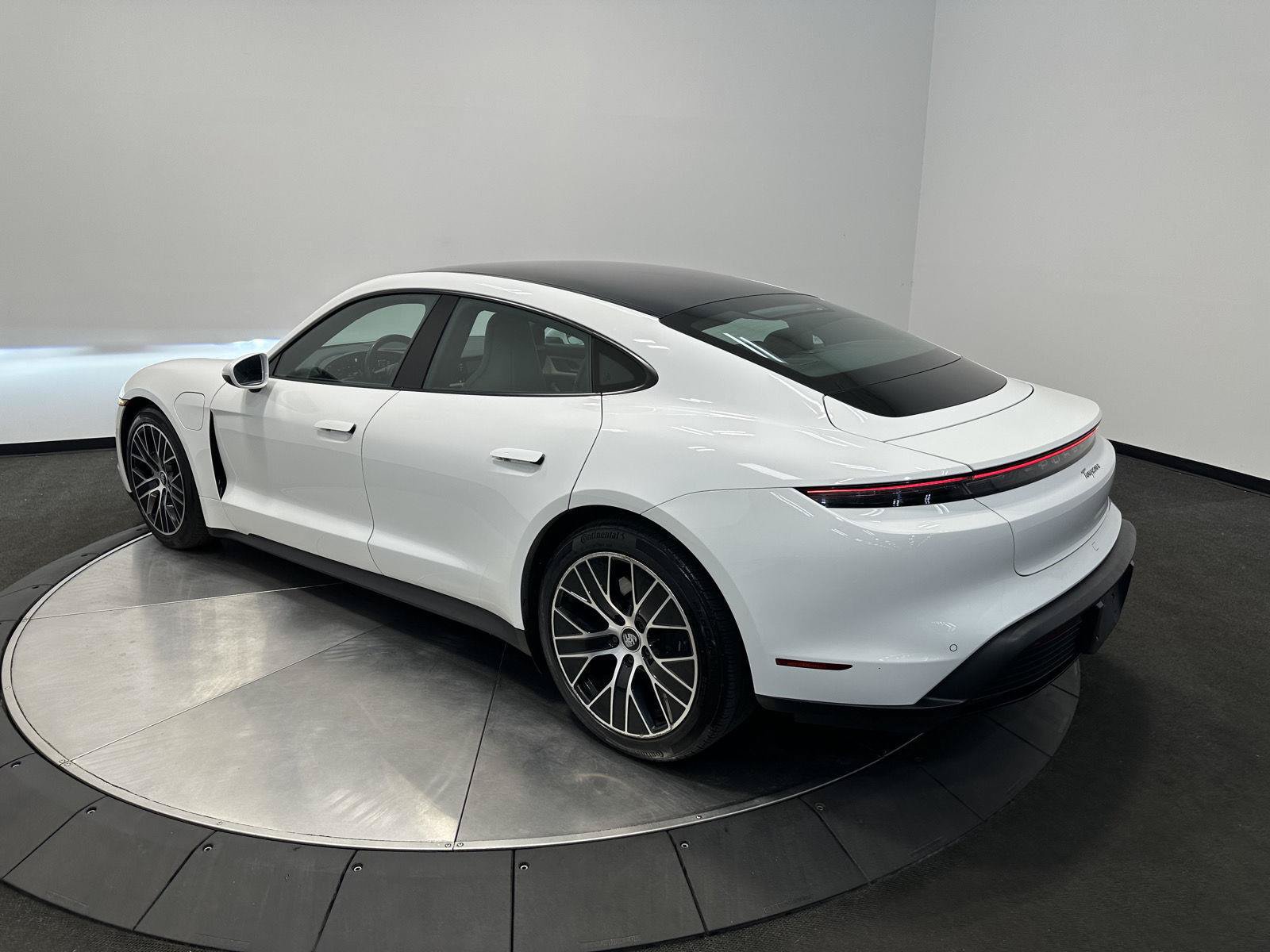 Used 2021 Porsche Taycan RWD image 3