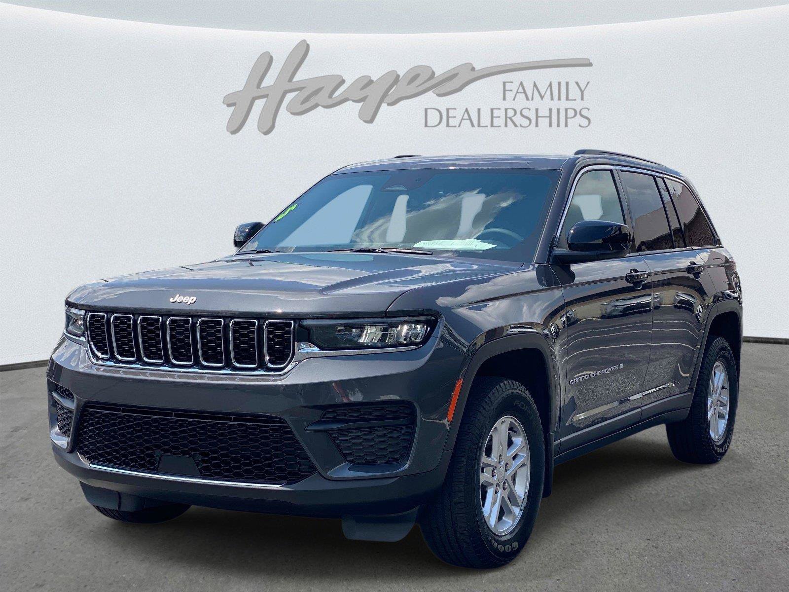Used 2025 Jeep Grand Cherokee Laredo w/ MOPAR Finishing Package RWD image 9