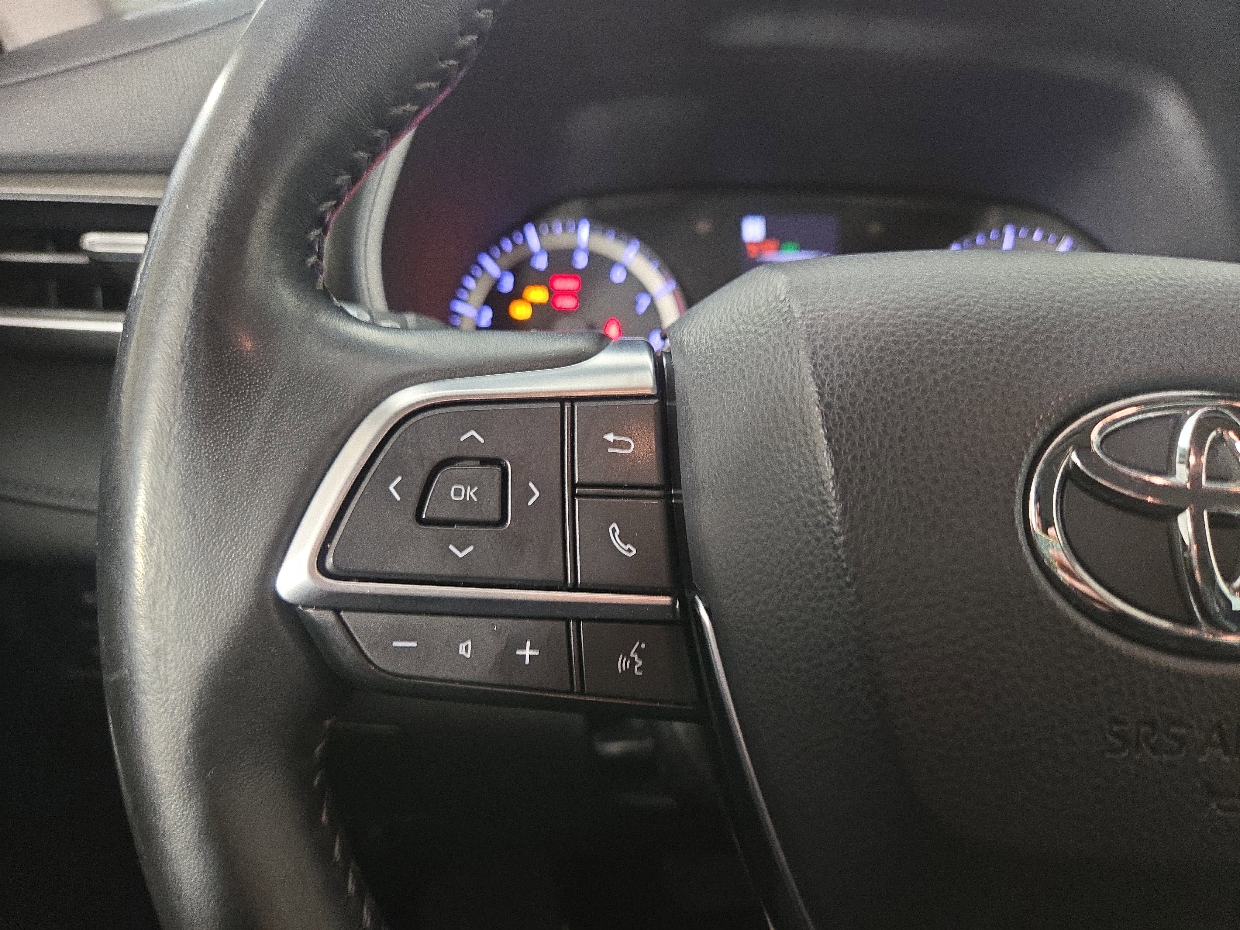 Used 2020 Toyota Highlander LE FWD image 17