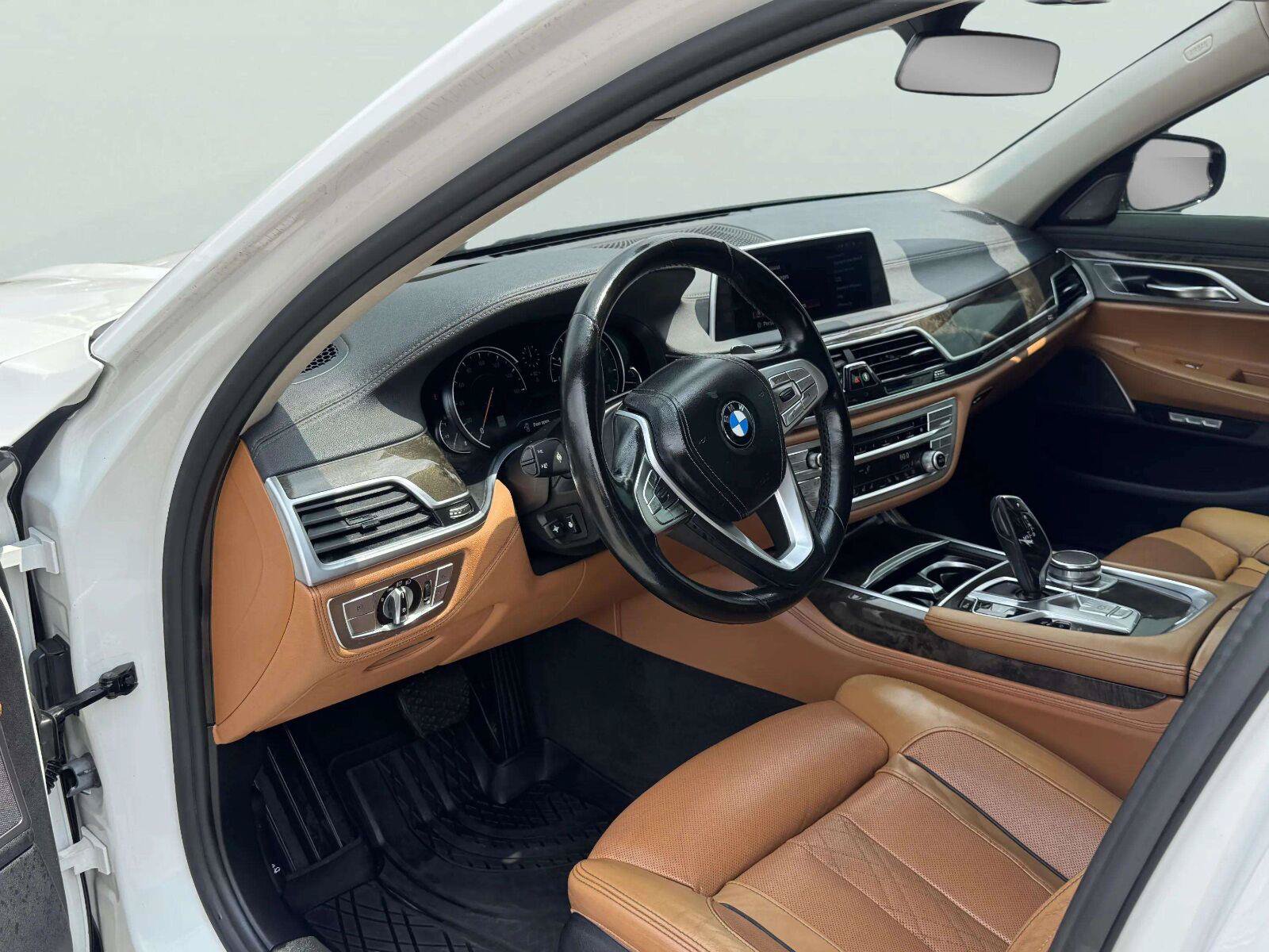Used 2016 BMW 750i xDrive AWD/4WD image 21