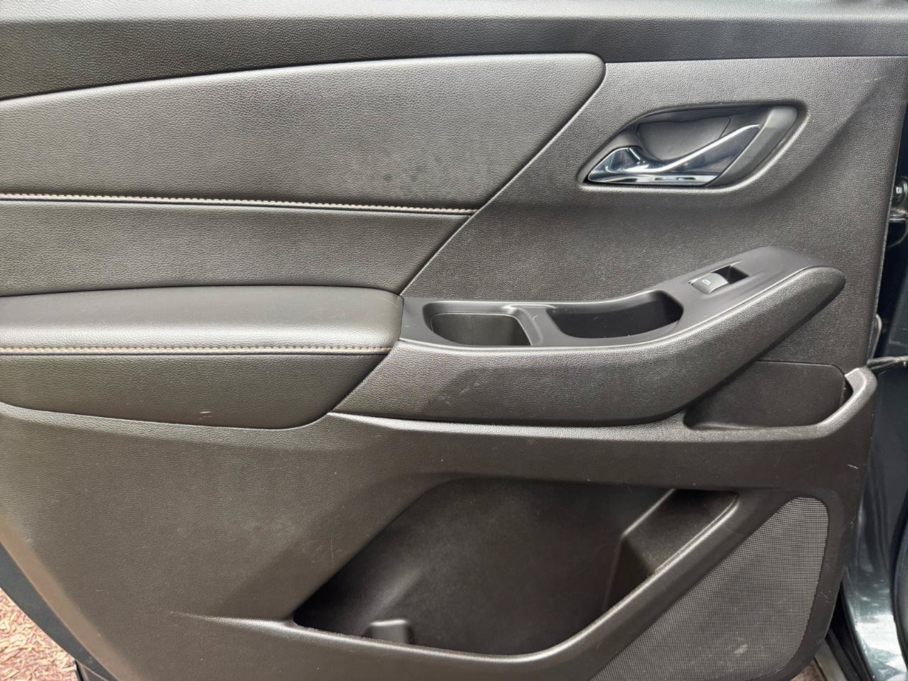 Used 2019 Chevrolet Traverse LT FWD image 25