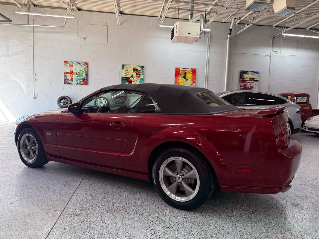 Used 2005 Ford Mustang GT RWD image 5