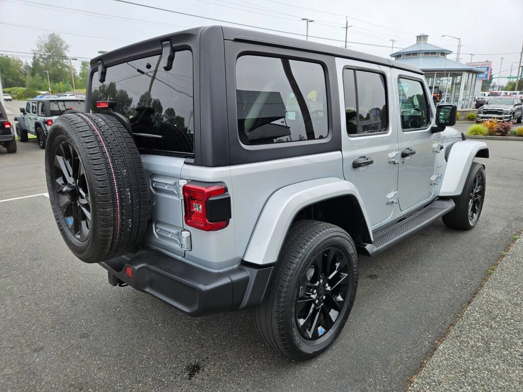 Used 2023 Jeep Wrangler Unlimited Sahara w/ Cold Weather Group AWD/4WD image 5