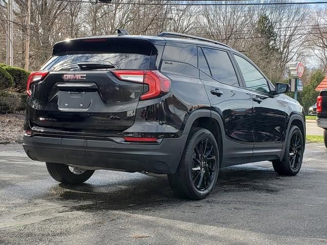 Used 2023 GMC Terrain SLE w/ Driver Convenience Package image 3