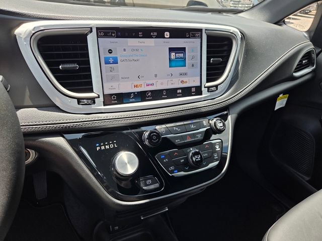 New 2027 Chrysler Pacifica Select FWD image 21