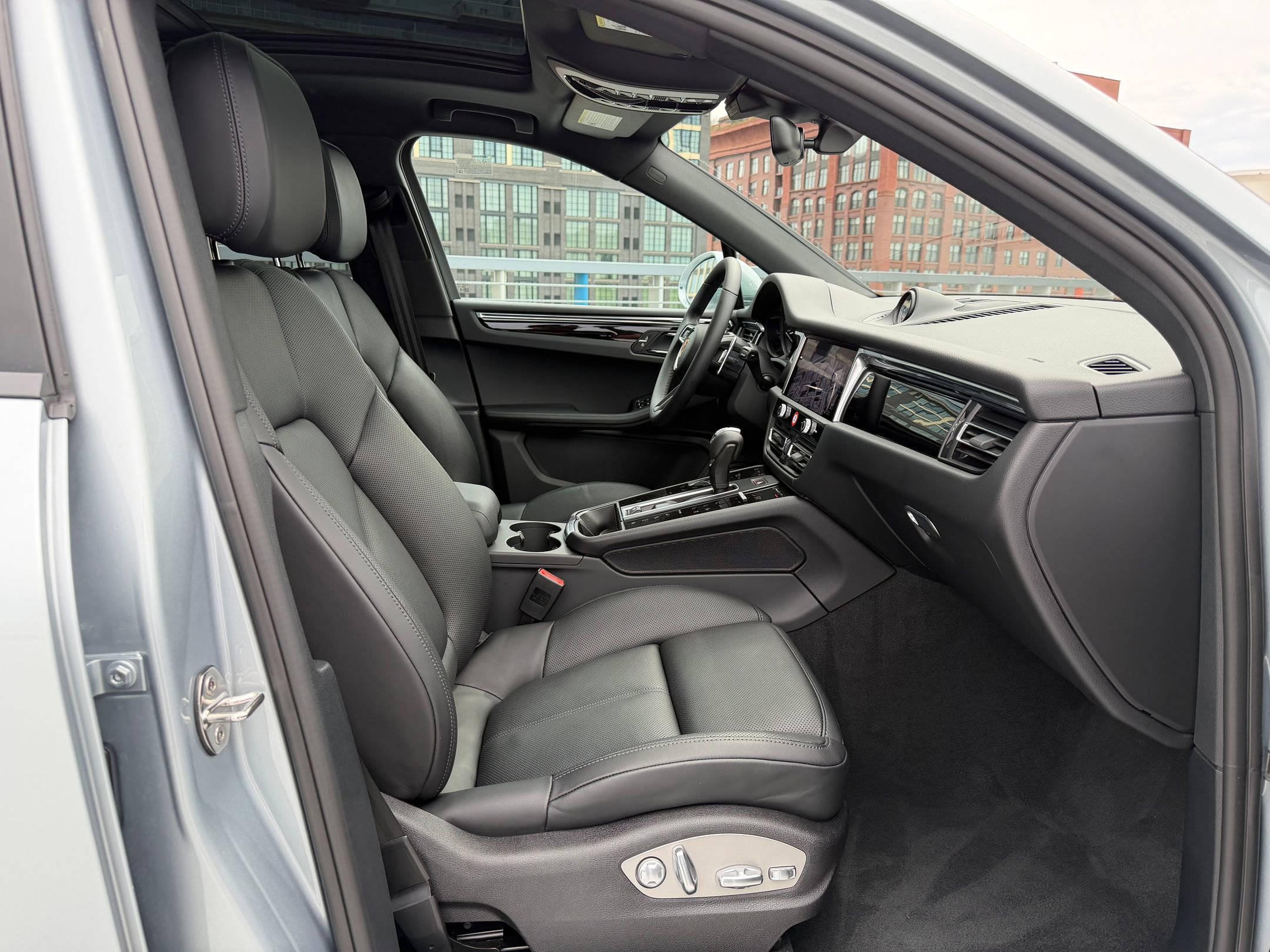 Certified 2026 Porsche Macan image 15