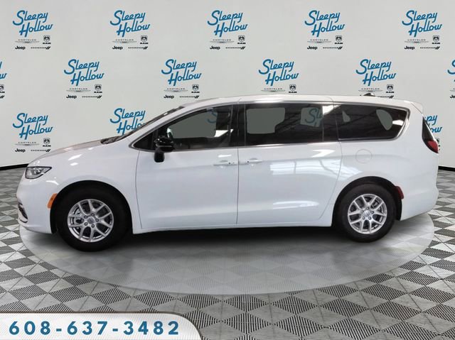 Used 2025 Chrysler Pacifica Select image 8