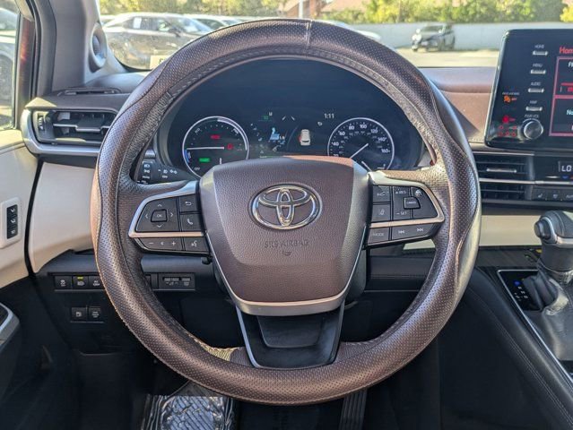 Used 2021 Toyota Sienna Platinum image 17