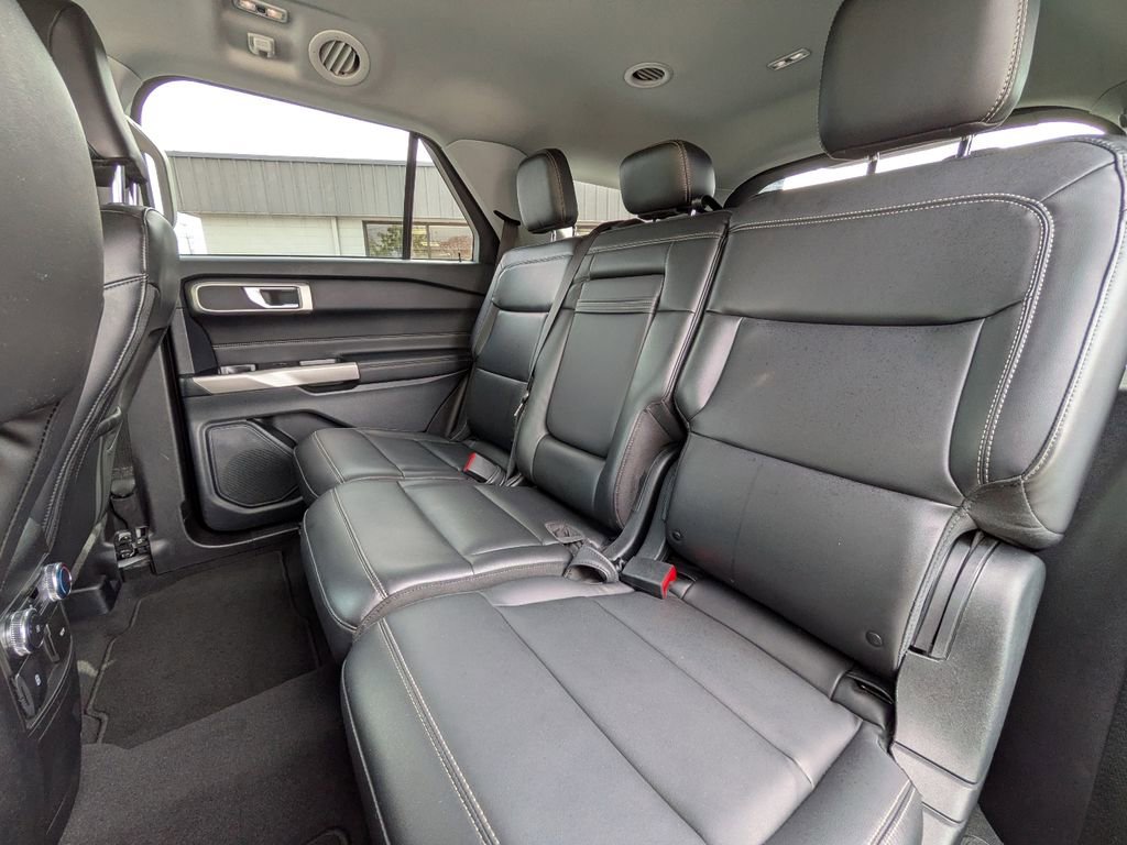Certified 2022 Ford Explorer XLT w/ Equipment Group 202A image 15