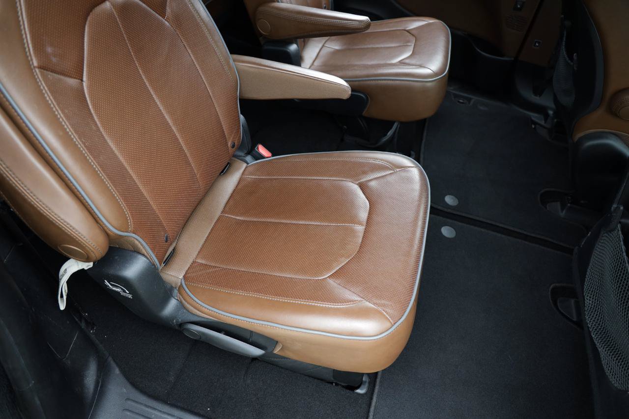 Used 2017 Chrysler Pacifica Limited w/ Advanced Safetytec Group FWD image 15