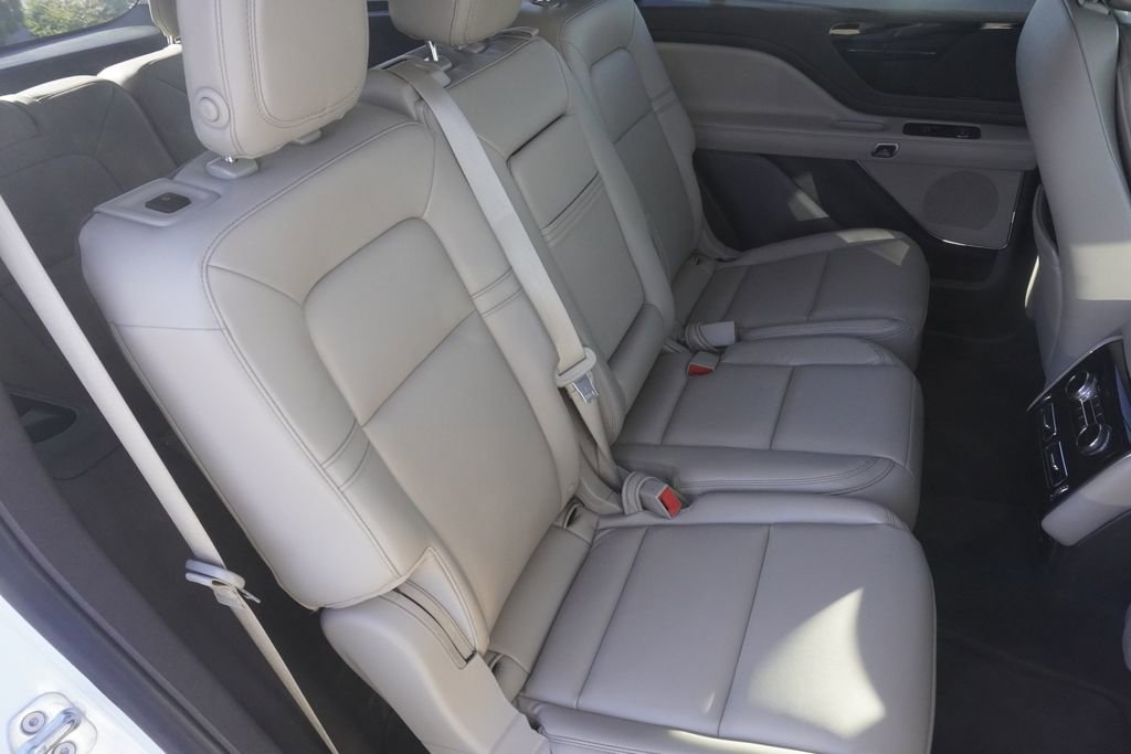 Used 2020 Lincoln Aviator AWD image 27