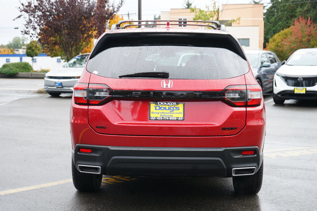 Used 2025 Honda Pilot Sport image 6