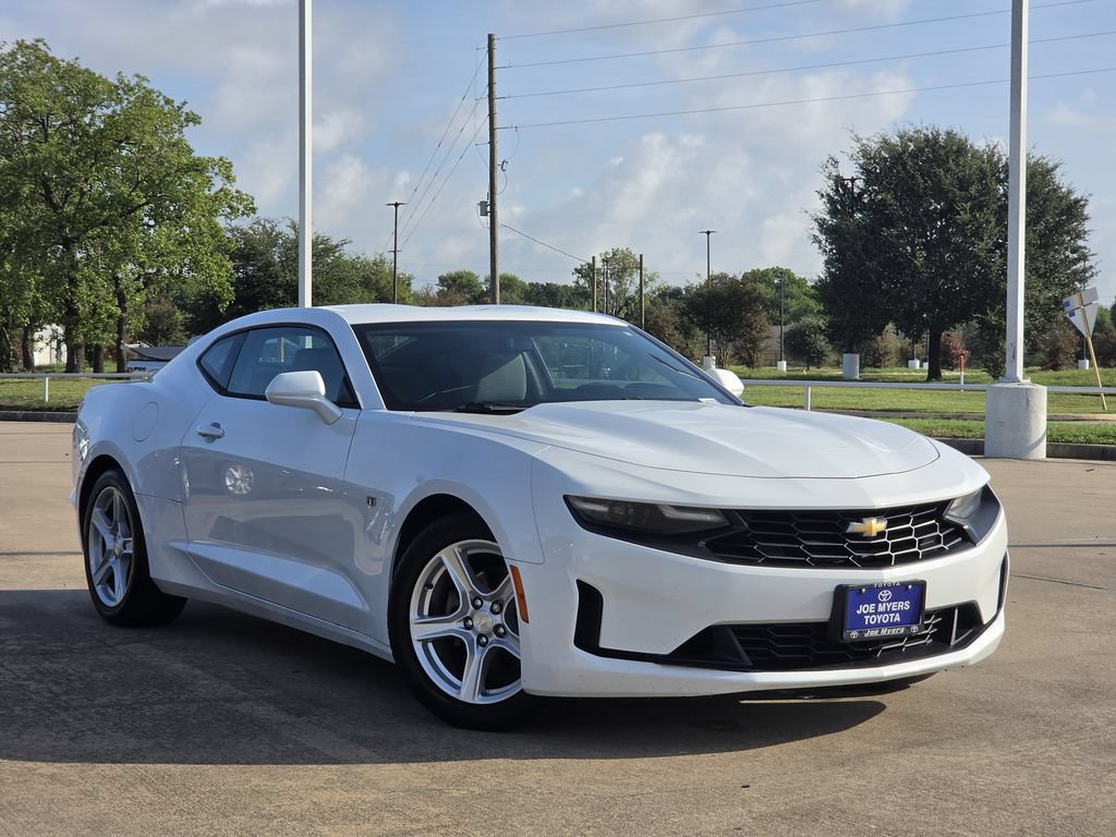 Used 2020 Chevrolet Camaro LT RWD image 2