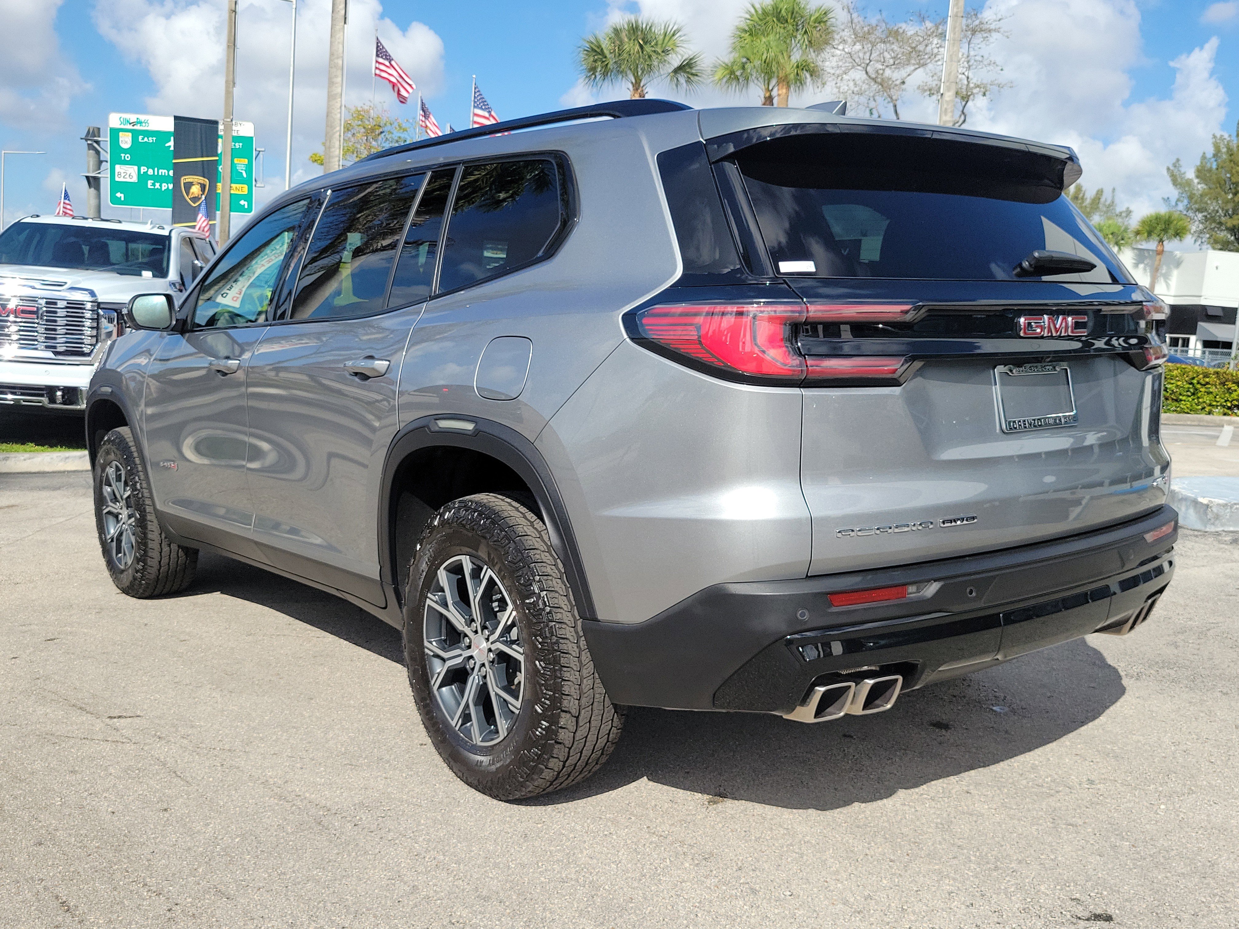 Used 2024 GMC Acadia AT4 w/ Luxury Package image 7