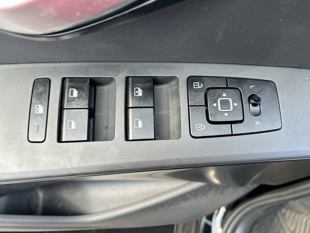 Used 2024 Kia Niro LX FWD image 12