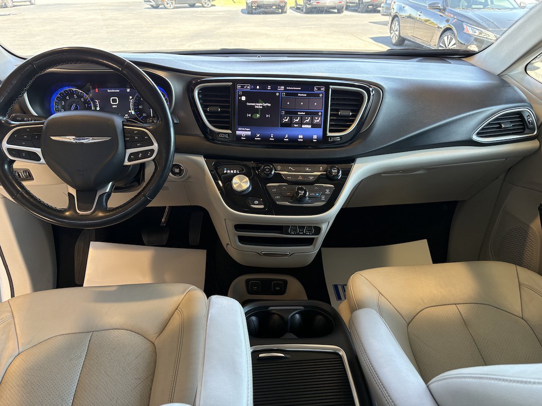 Used 2021 Chrysler Pacifica Touring-L FWD image 17