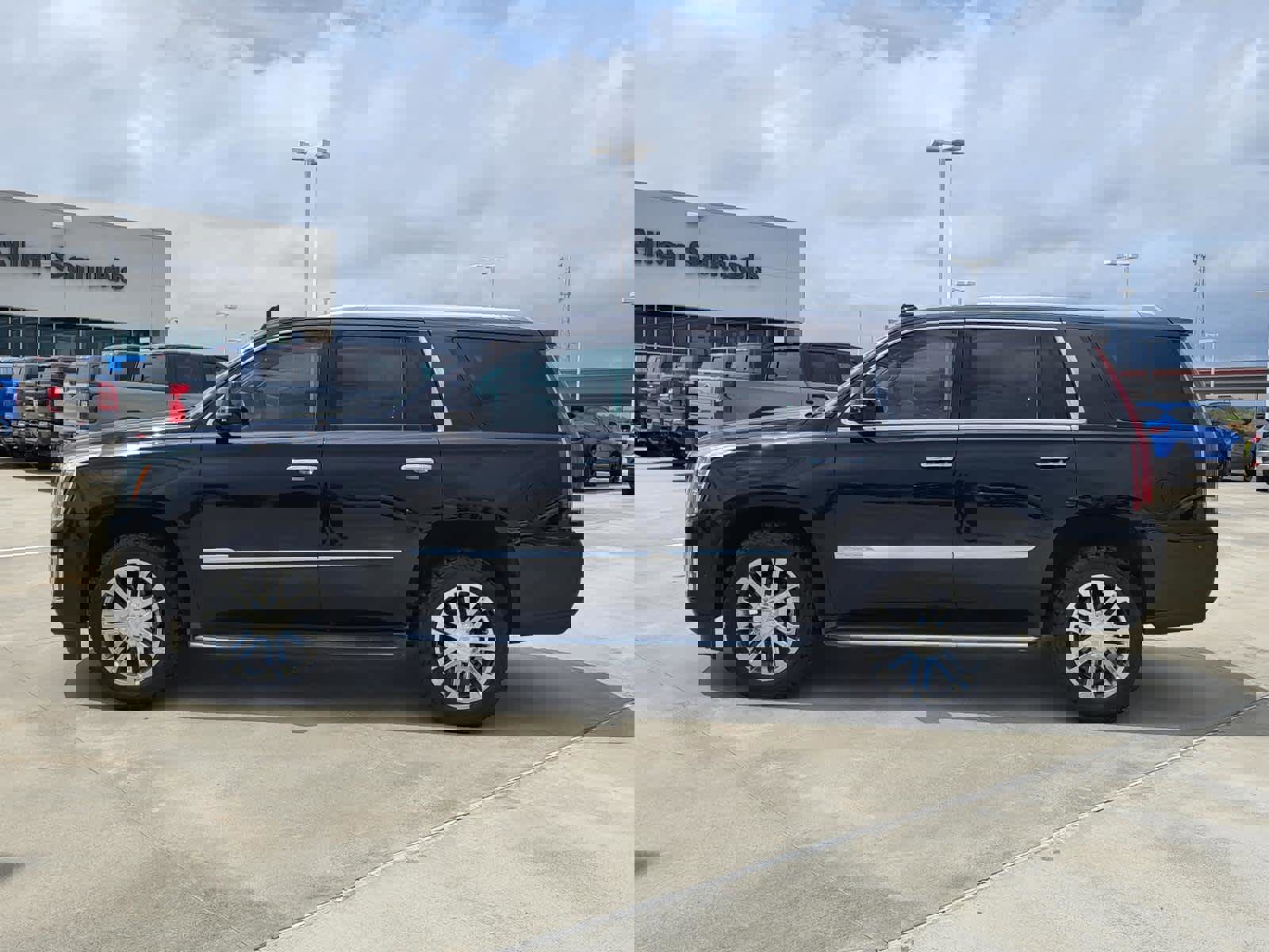 Used 2018 Cadillac Escalade 2WD image 2