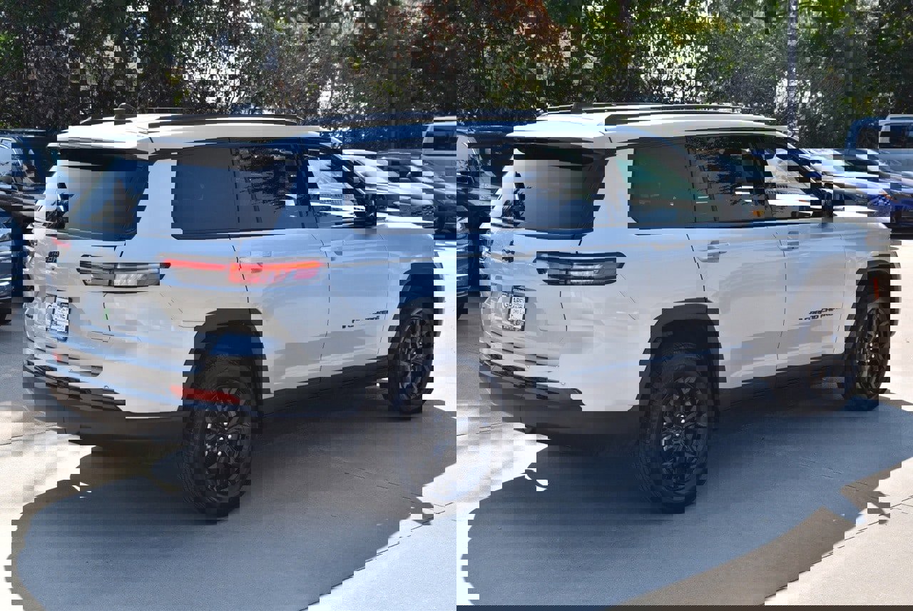 Used 2024 Jeep Grand Cherokee L Laredo image 7