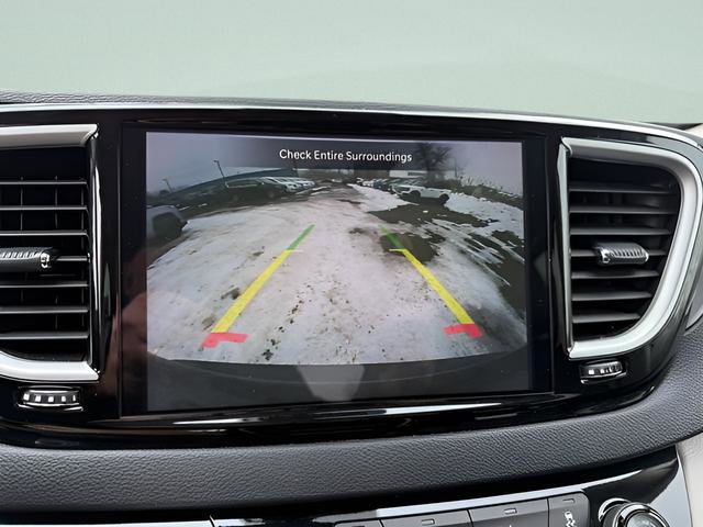 Used 2024 Chrysler Pacifica Touring-L FWD image 10