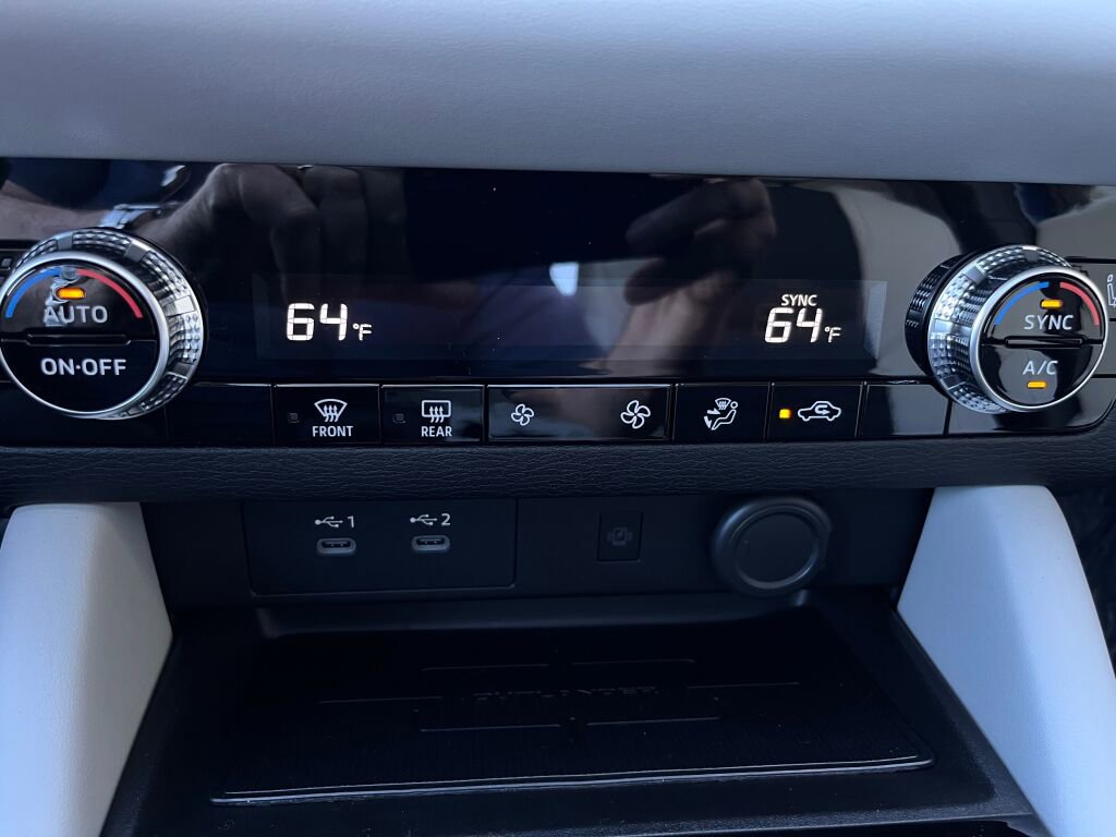 New 2025 Mitsubishi Outlander SE image 17