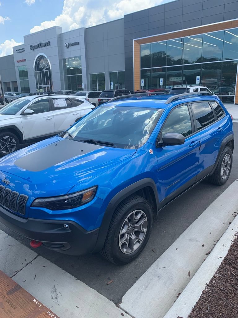 Used 2020 Jeep Cherokee Trailhawk w/ Technology Group AWD/4WD image 4