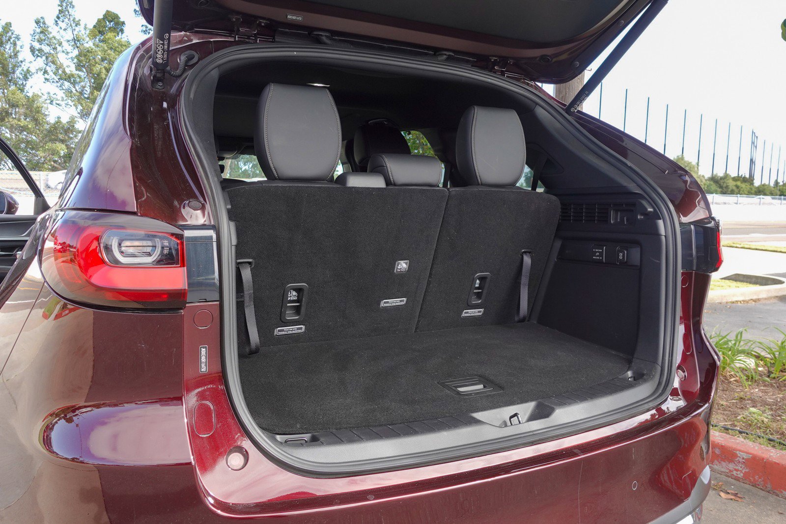 Used 2024 MAZDA CX-90 Plug-In Hybrid w/ Premium Plus image 24