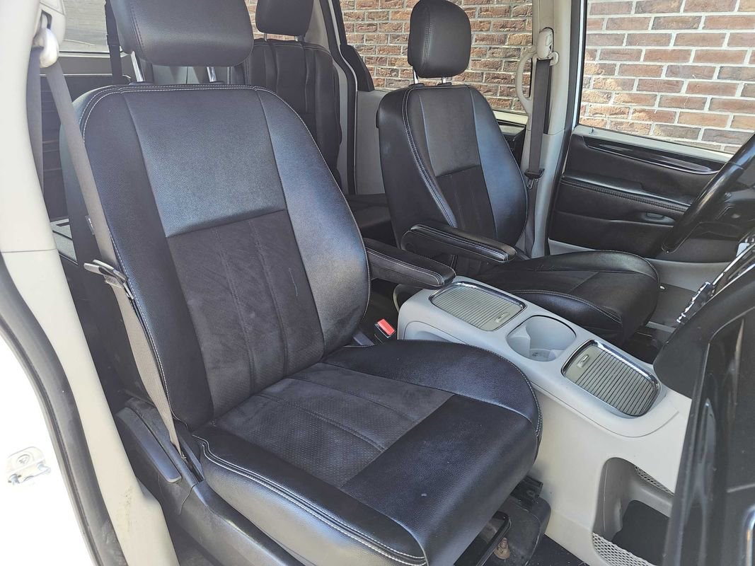 Used 2019 Dodge Grand Caravan SXT image 9