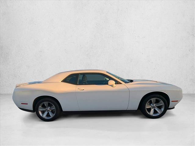Used 2022 Dodge Challenger SXT image 4