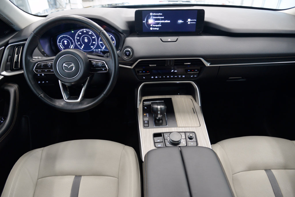 Certified 2024 MAZDA CX-90 Plug-In Hybrid w/ Premium Pkg AWD/4WD image 17