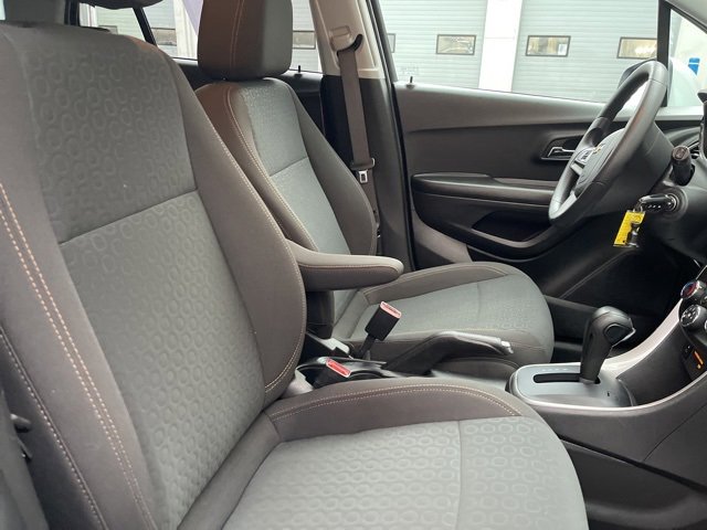 Used 2022 Chevrolet Trax LS w/ Tint and Cruise Package image 20