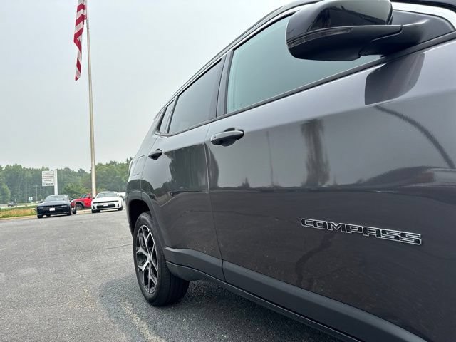Used 2024 Jeep Compass Limited AWD/4WD image 4
