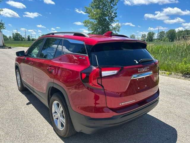 Used 2024 GMC Terrain SLE w/ Driver Convenience Package AWD/4WD image 2