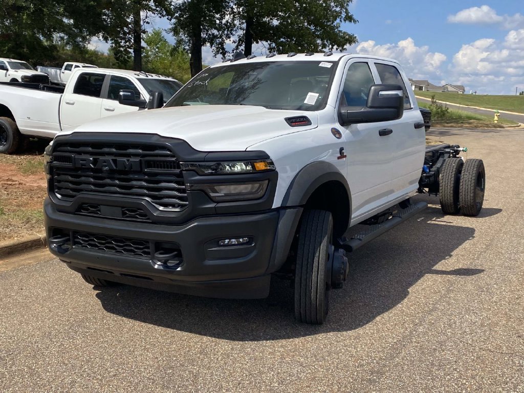 New 2027 RAM 4500 4x4 Crew Cab DRW image 3