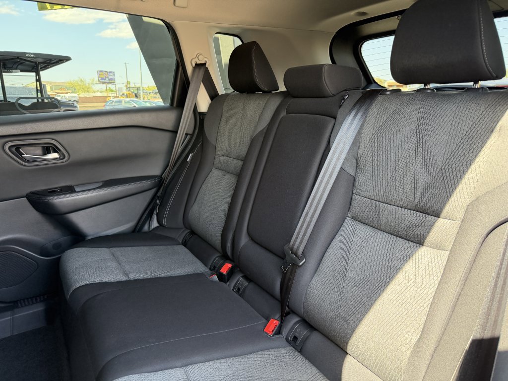 Used 2025 Nissan Rogue SV image 30