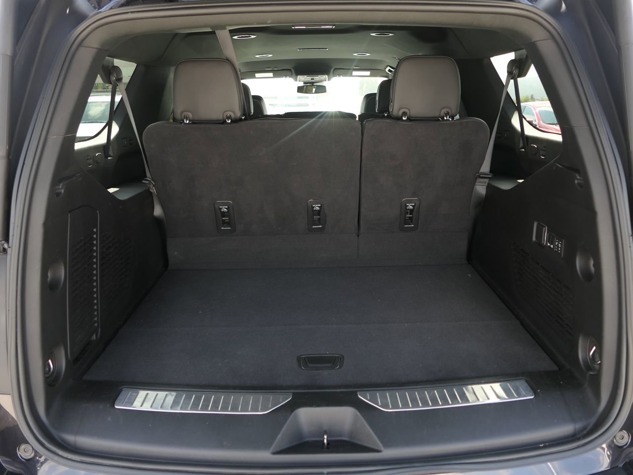 Used 2024 Chevrolet Suburban Premier image 23