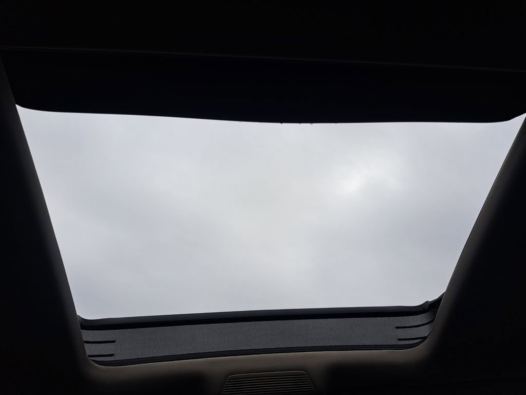 Used 2025 Volkswagen Atlas SE image 20