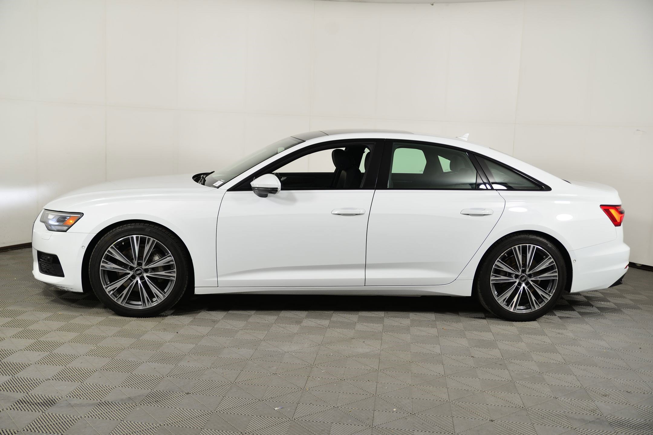 Used 2023 Audi A6 2.0T Premium w/ Convenience Package image 2