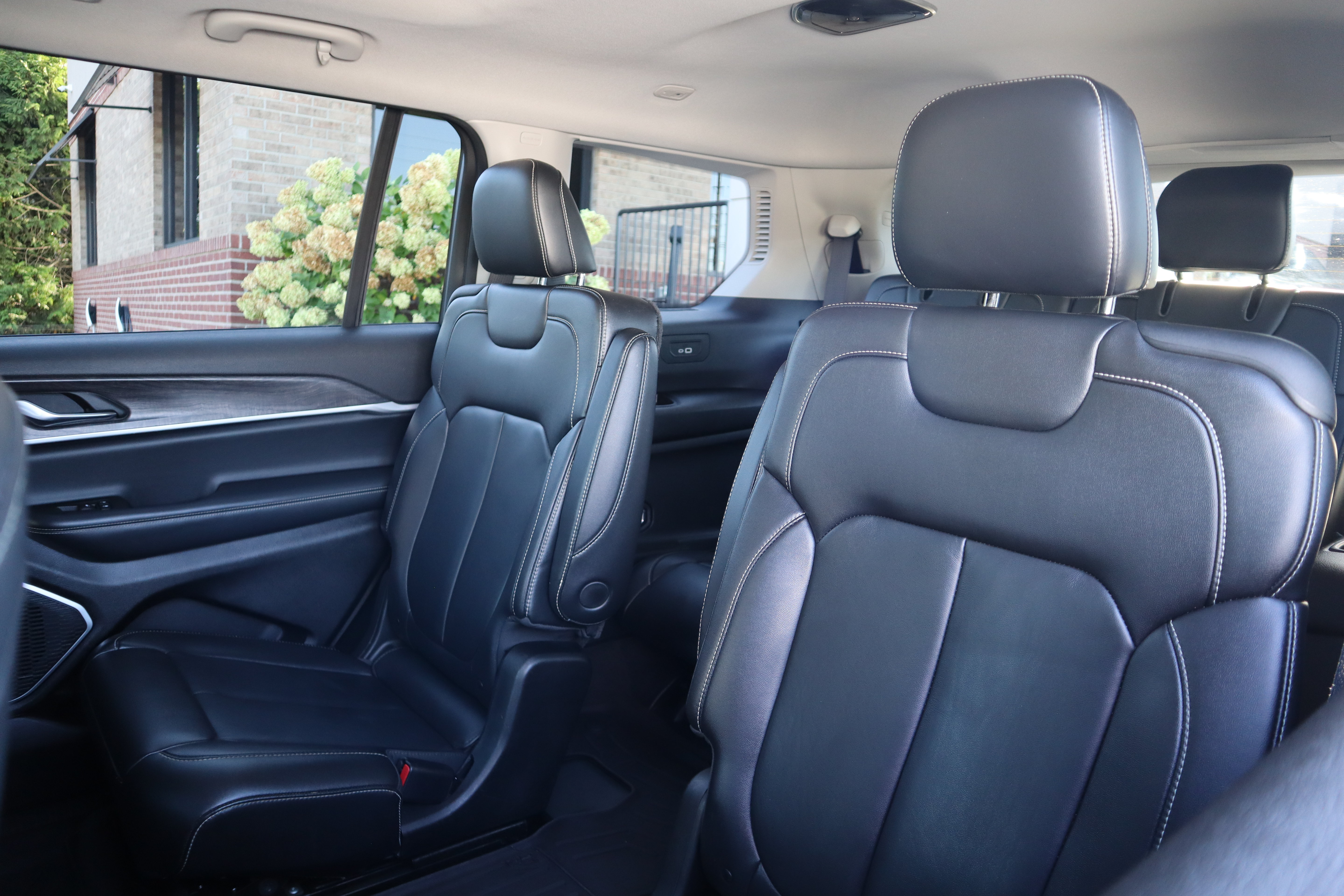 Used 2021 Jeep Grand Cherokee L Limited AWD/4WD image 29