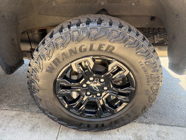Used 2023 Chevrolet Silverado 1500 ZR2 w/ Technology Package AWD/4WD image 29