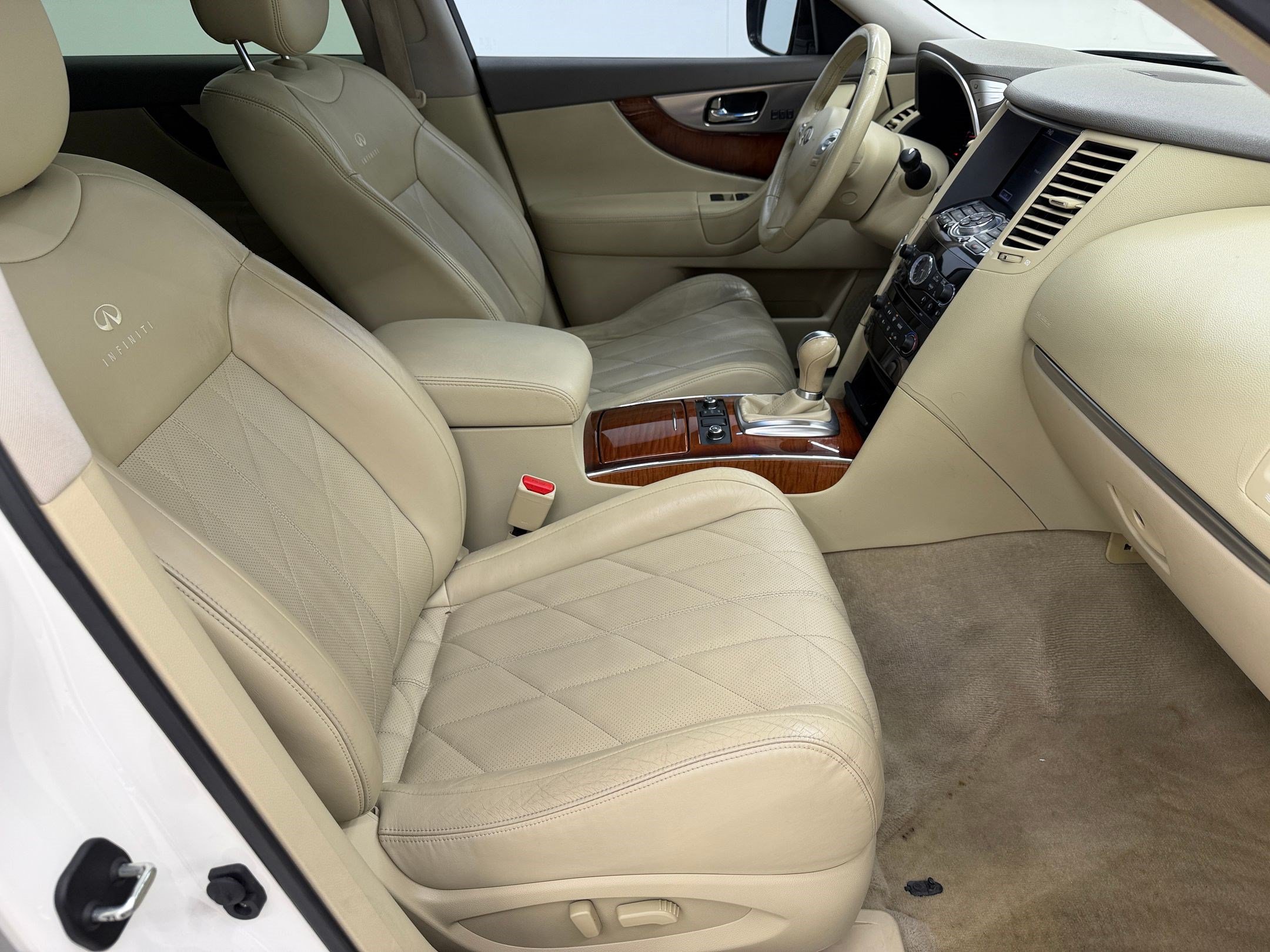 Used 2011 INFINITI FX35 AWD w/ Premium Pkg image 26