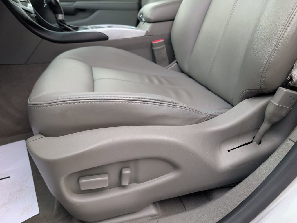 Used 2012 Cadillac SRX FWD image 9