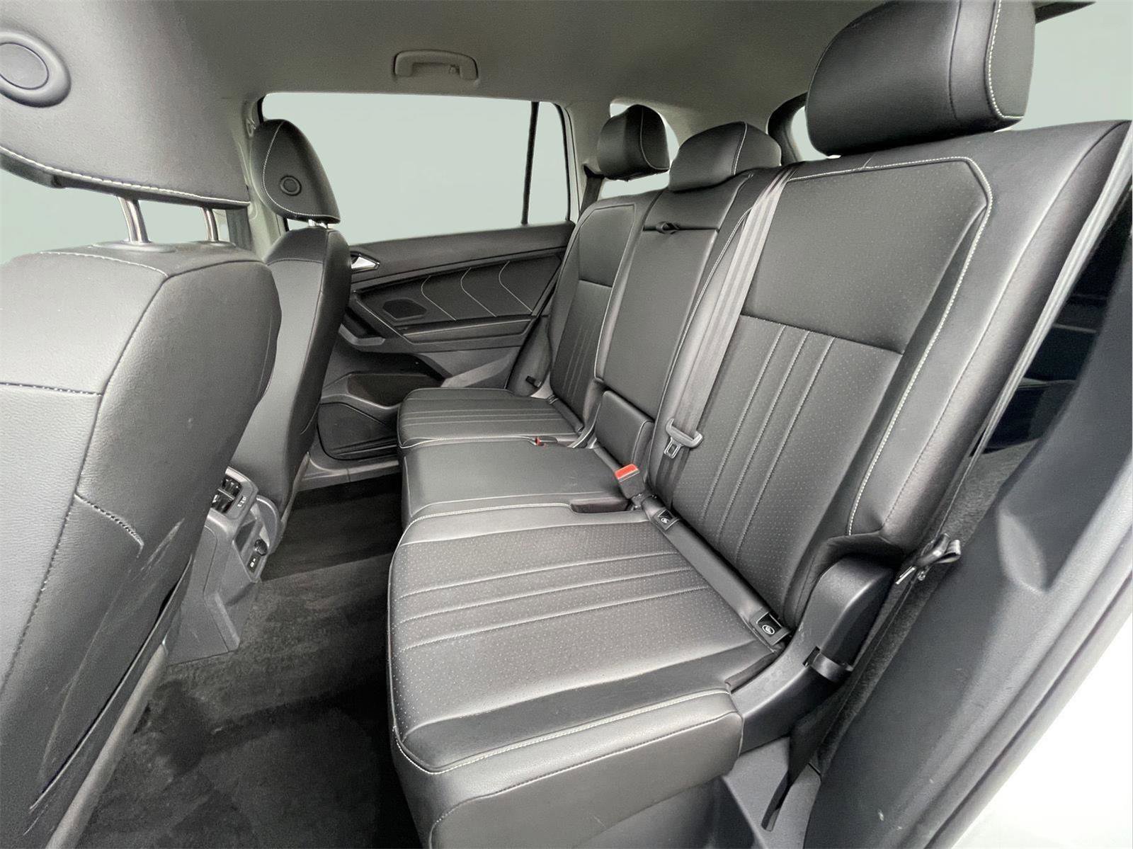 Used 2023 Volkswagen Tiguan SE AWD/4WD image 15