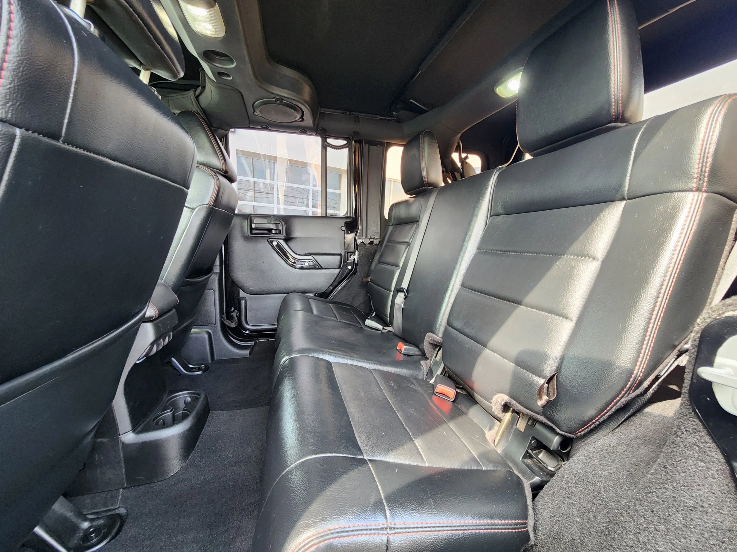 Used 2012 Jeep Wrangler Unlimited Sahara image 28