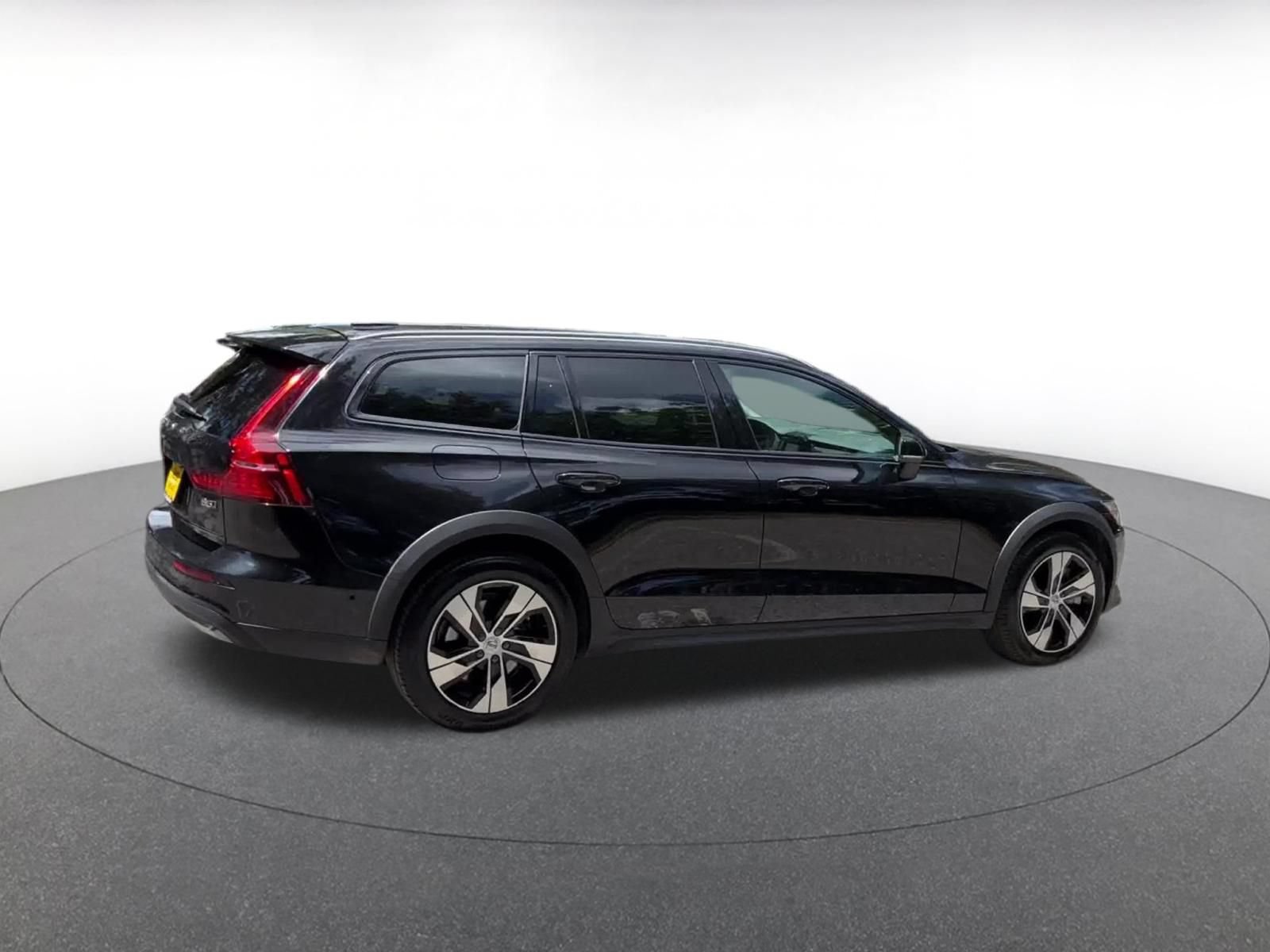 Used 2025 Volvo V60 B5 Cross Country Plus AWD/4WD image 14