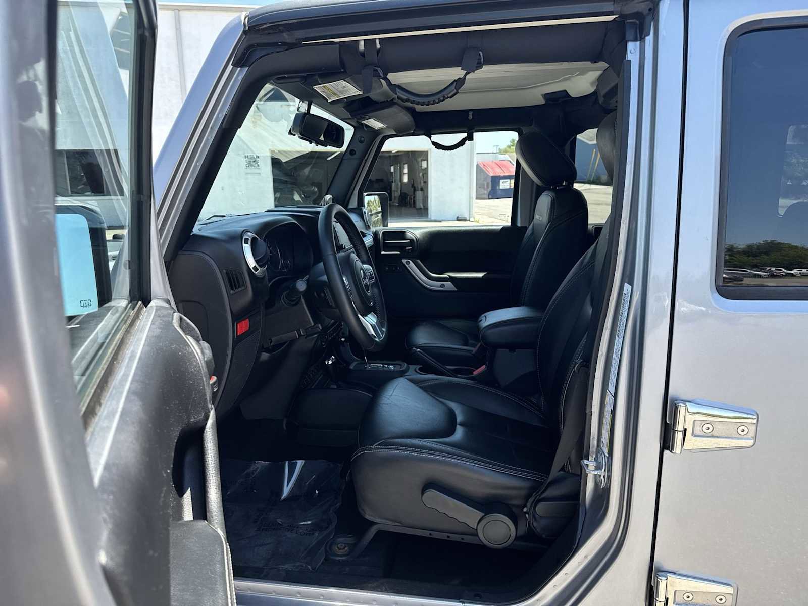 Used 2014 Jeep Wrangler Unlimited Rubicon AWD/4WD image 2