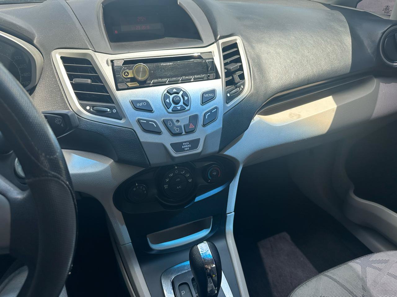 Used 2012 Ford Fiesta SE FWD image 20