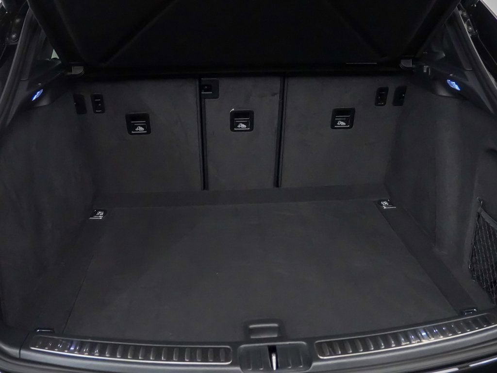 Certified 2021 Porsche Macan image 13