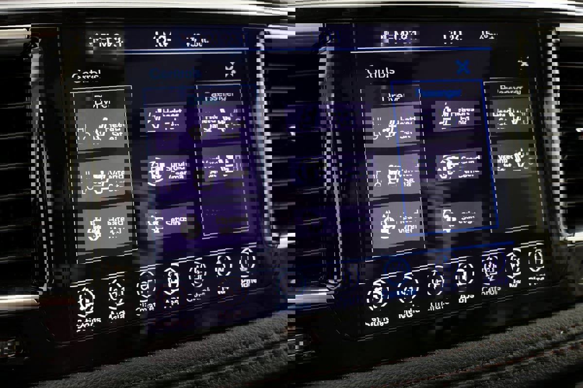 Used 2019 Chrysler Pacifica Limited w/ Tire & Wheel Group image 9