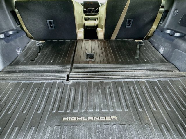 Used 2022 Toyota Highlander Limited FWD image 32